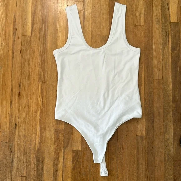 *last chance!!* nuuds | Women’s white scoop neck bodysuit - Picture 1 of 16